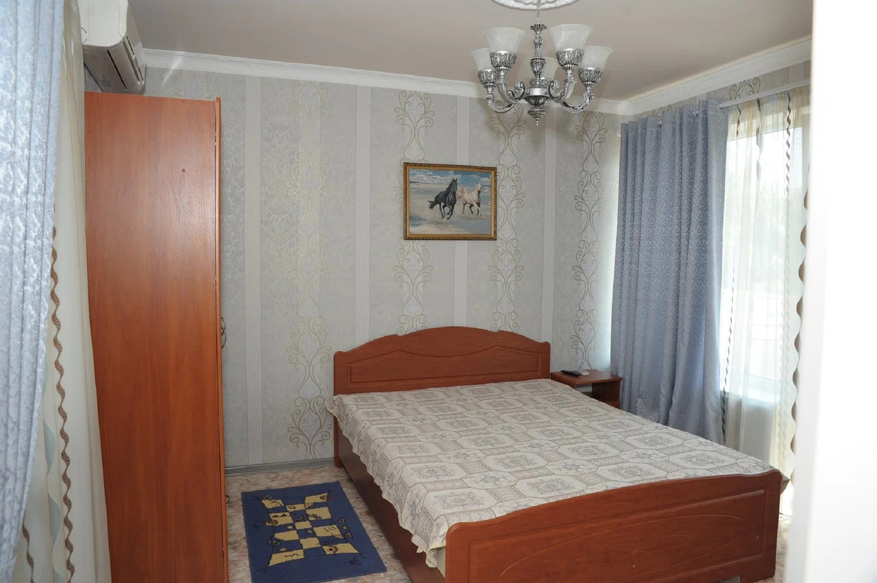 Корабль - первая комната с диваном