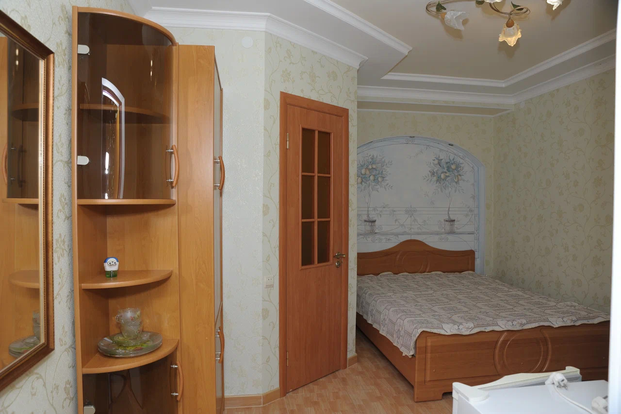 Лимонный бюджетный номер в Феодосии